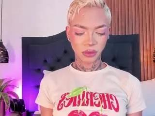 danna-dangerous on CamSoda 