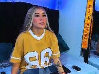 darianagio on CamSoda 