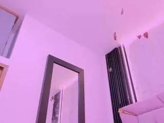 dominique-110 on CamSoda 
