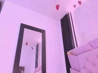 dominique-110 on CamSoda 
