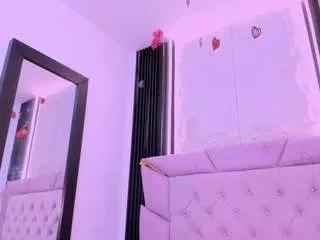 dominique-110 on CamSoda 