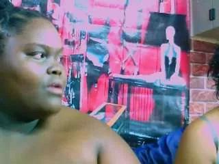 ebonyhotbuns on CamSoda 