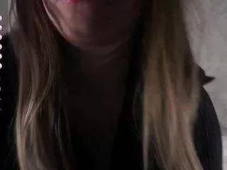 editadowlen on CamSoda 