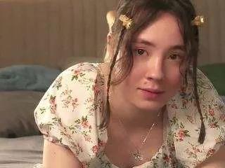 Freechat eleneeves on CamSoda