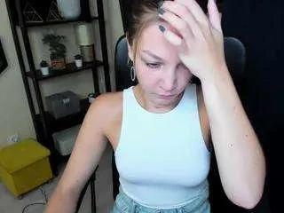 Freechat emillyplay on CamSoda