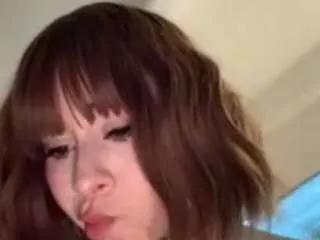 emily-mills1 on CamSoda 