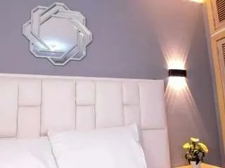 Freechat emma-kitty on CamSoda