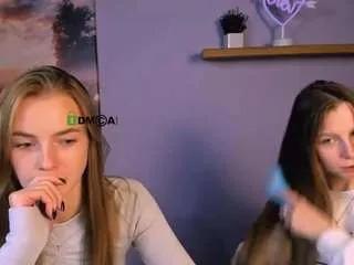 Freechat esme-moore on CamSoda