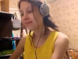 Freechat evelineemard on CamSoda