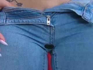 foxxxy-milf on CamSoda 