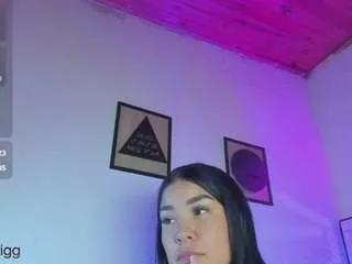 harmony-big-breasts on CamSoda 