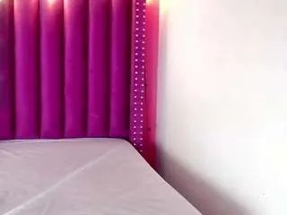 Offline hollyvega on CamSoda