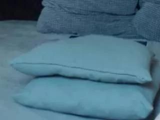 Freechat hollywhites on CamSoda