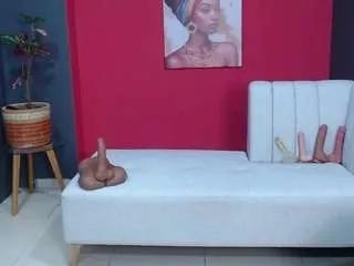 hot-white-snows on CamSoda 