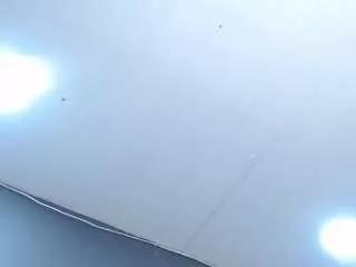 hot-white-snows on CamSoda 