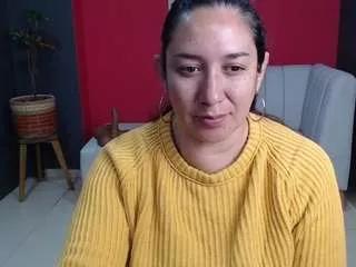 hot-white-snows on CamSoda 
