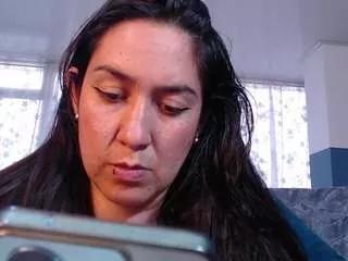 hot-white-snows on CamSoda 