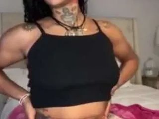 Freechat iambaldheadbrittany on CamSoda