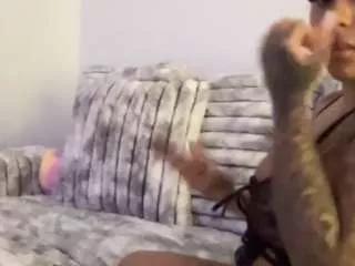 iluvjuicy247 on CamSoda 