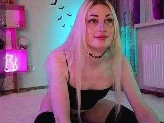 Freechat inchcaser on CamSoda