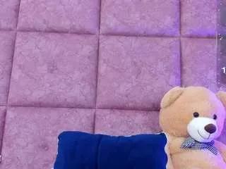 isabella-fox1 on CamSoda 