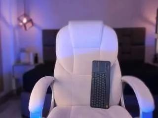isabella-santamaria on CamSoda 