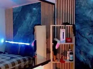 Freechat isalombardi on CamSoda