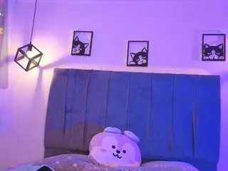 Offline ivynaugthyqueen on CamSoda