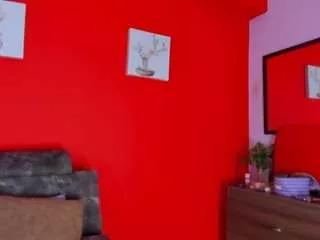 jade-brunnette on CamSoda 
