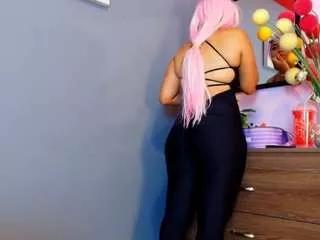 jade-brunnette on CamSoda 