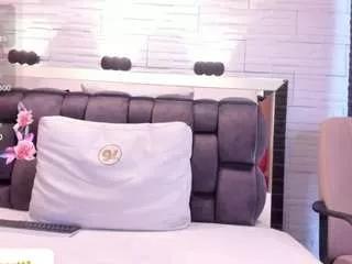 jade-heartt on CamSoda 