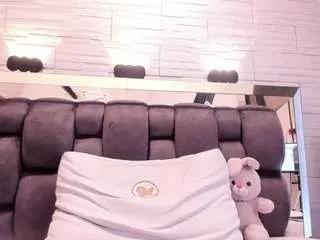 jade-heartt on CamSoda 