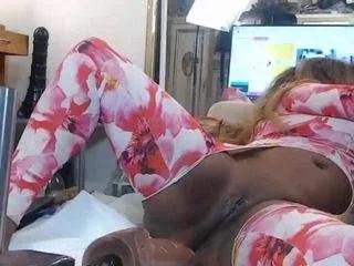 Freechat jennytop on CamSoda