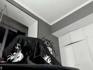 Freechat jinnygold on CamSoda