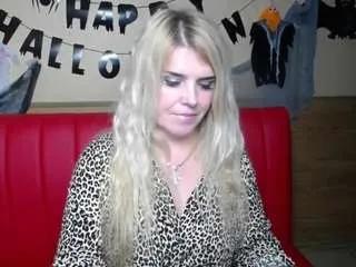 Freechat julyabarbi on CamSoda