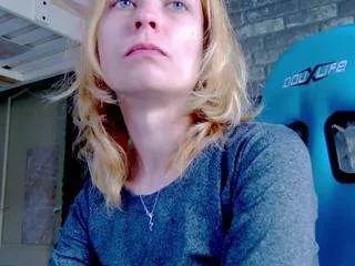 karoline1201 on CamSoda 