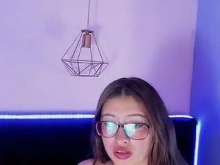 Freechat katniss-lovee on CamSoda