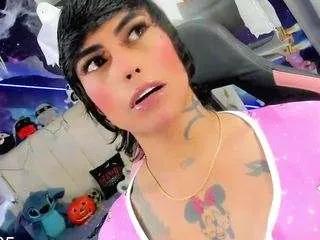 Freechat kilye-nella on CamSoda