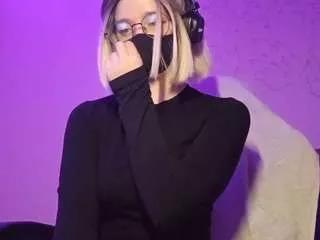 kimtoti on CamSoda 