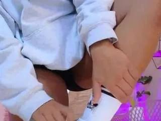 lady-brownn on CamSoda 