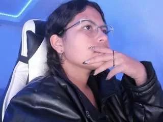 lady-brownnnn on CamSoda 