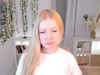 lalypeach on CamSoda 