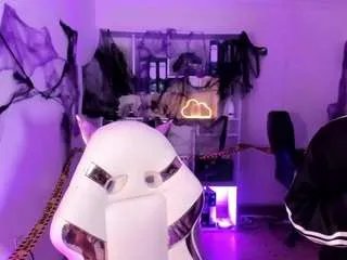 Offline layla-golden on CamSoda