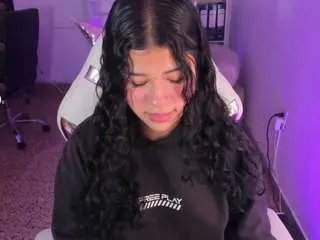 Offline layla-golden on CamSoda