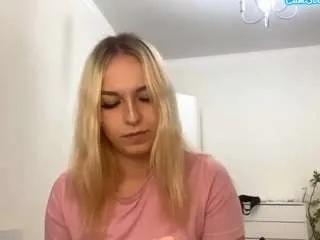 Freechat leanapeetoom on CamSoda