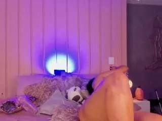 leialeen1 on CamSoda 