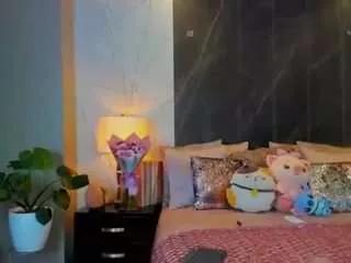 leialeen1 on CamSoda 