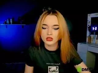 liana-kisses on CamSoda 