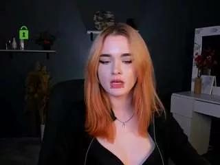 liana-kisses on CamSoda 