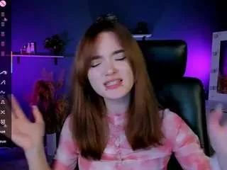 liana-kisses on CamSoda 